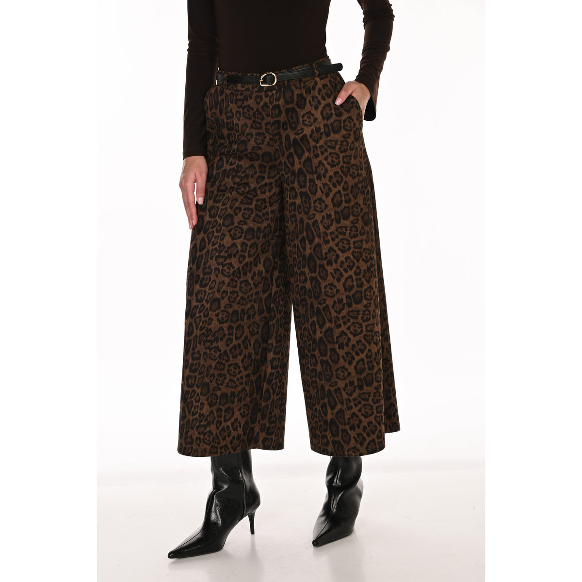 Frank Lyman Leopard Zip Detail Pant