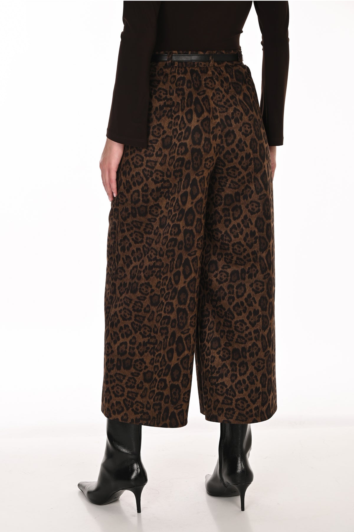 Frank Lyman Leopard Zip Detail Pant